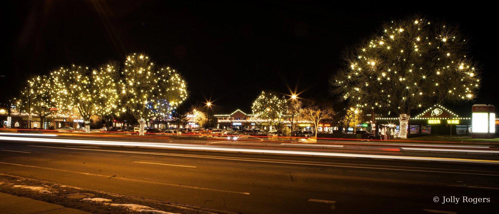 Commercial shopping district tree lighting installation